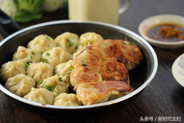 自己在家做生煎包給家人吃，美好的一天從早餐開始！