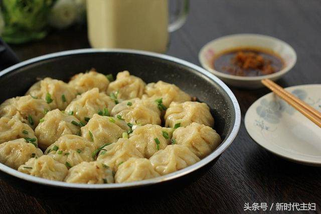 自己在家做生煎包給家人吃，美好的一天從早餐開始！