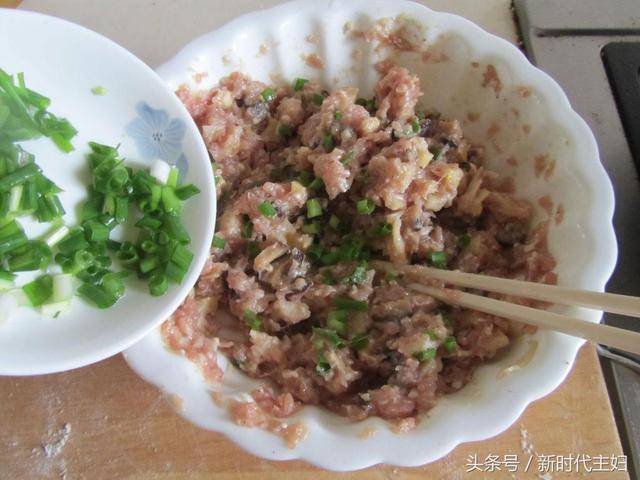 自己在家做生煎包給家人吃，美好的一天從早餐開始！