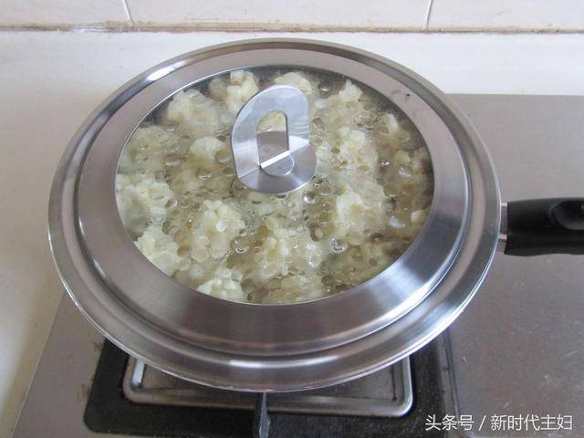 自己在家做生煎包給家人吃，美好的一天從早餐開始！