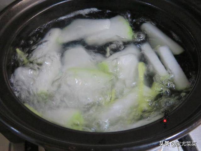 花甲別總是用來爆炒，試試這種夏天的家常湯做法，鮮美無沙無腥味