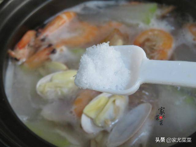 花甲別總是用來爆炒，試試這種夏天的家常湯做法，鮮美無沙無腥味