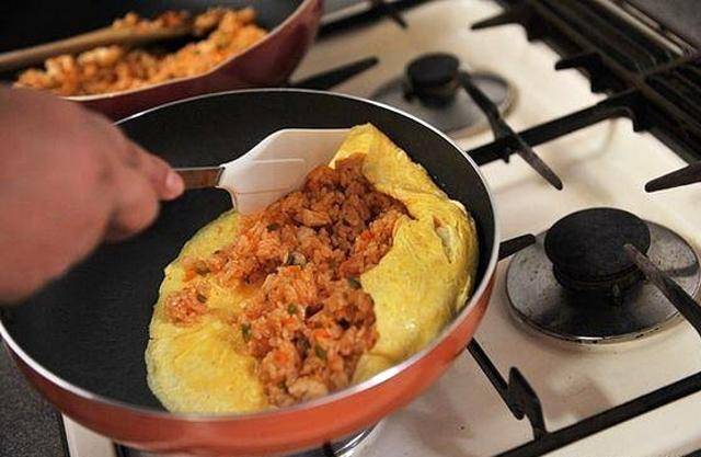 如此詳細的蛋包飯的做法，你會錯過嗎？......