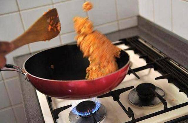 如此詳細的蛋包飯的做法，你會錯過嗎？......