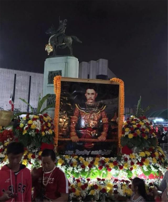 他當皇帝後送家鄉人18缸鹹菜，鄉親扔了17缸，倒出來一看後悔不已！
