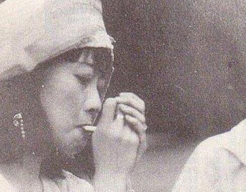 最後一個太監的回憶：婉容皇后夜晚睡覺從不關門，孩子剛出生就被燒死！