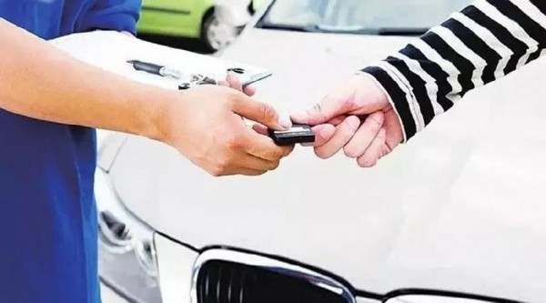 爸爸鄭重警告「車絕對不能借女友開」他滿頭疑惑，後來爸爸「一句話」讓他恍然大悟！