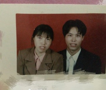 老爸「頭亂成鳥窩」照娶女神老婆　網曬「父母差異婚照」噴笑：我媽當年鬼遮眼？