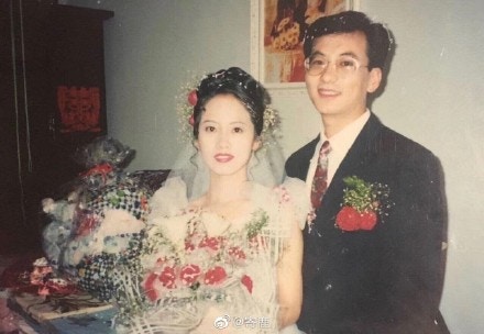 老爸「頭亂成鳥窩」照娶女神老婆　網曬「父母差異婚照」噴笑：我媽當年鬼遮眼？