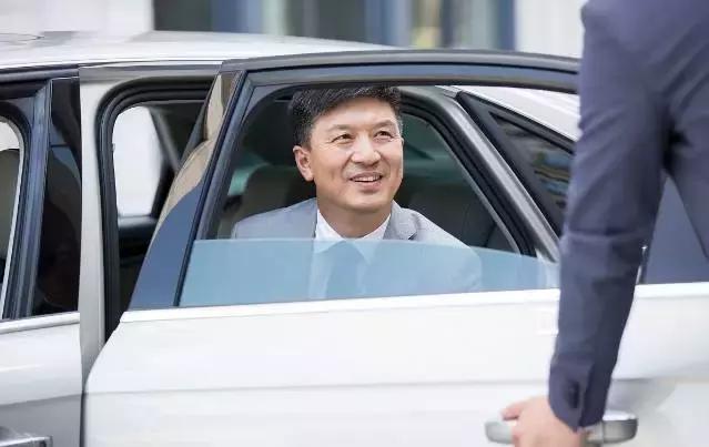  如果你的車門把下方有一枚硬幣，請你馬上拿起手機報警，否則後果慘重！一定要轉給有車的親友，特別是長輩！