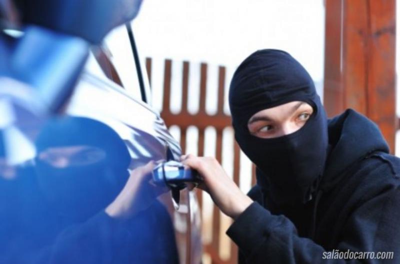  如果你的車門把下方有一枚硬幣，請你馬上拿起手機報警，否則後果慘重！一定要轉給有車的親友，特別是長輩！