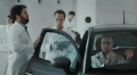  如果你的車門把下方有一枚硬幣，請你馬上拿起手機報警，否則後果慘重！一定要轉給有車的親友，特別是長輩！