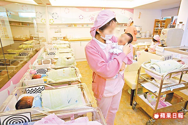超猛夫妻「全靠老公月薪3萬5」養活一家四口，更誇張的是還能「在台北租1萬多元的房子」！
