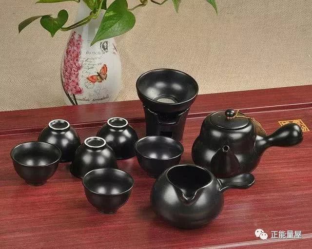 你最喜歡哪一套茶具，測試你的晚年靠誰養老