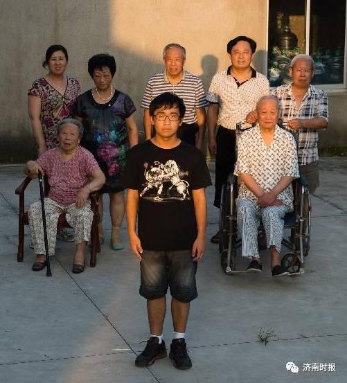這張網路瘋傳「恐怖全家福」乍看「好像沒什麼」，細看後竟然「從頭麻到腳」！