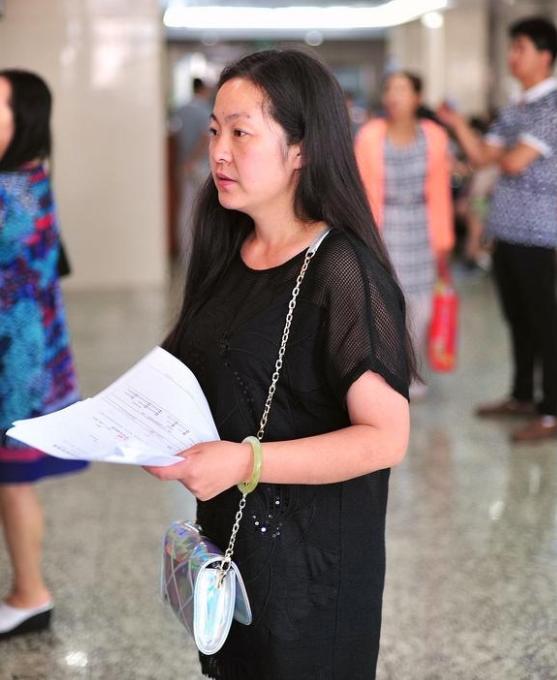  醫生在認識這位34歲的美麗少婦後，特地在她的子宮綁了一個「蝴蝶結」，這就是他送給她「一輩子最珍貴的禮物」！