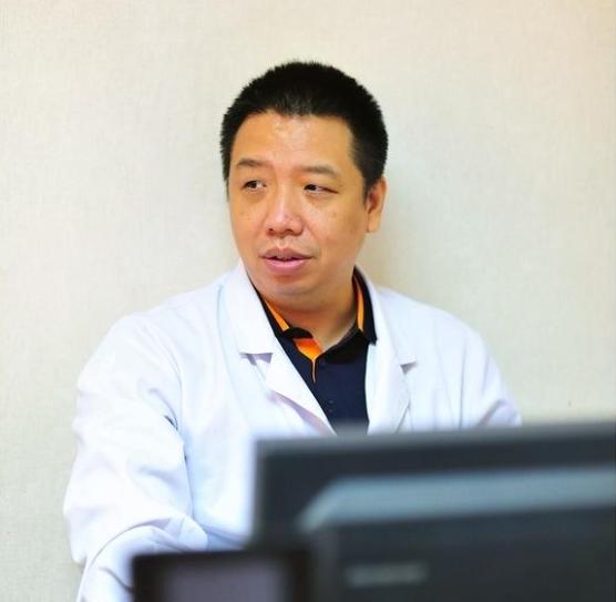  醫生在認識這位34歲的美麗少婦後，特地在她的子宮綁了一個「蝴蝶結」，這就是他送給她「一輩子最珍貴的禮物」！