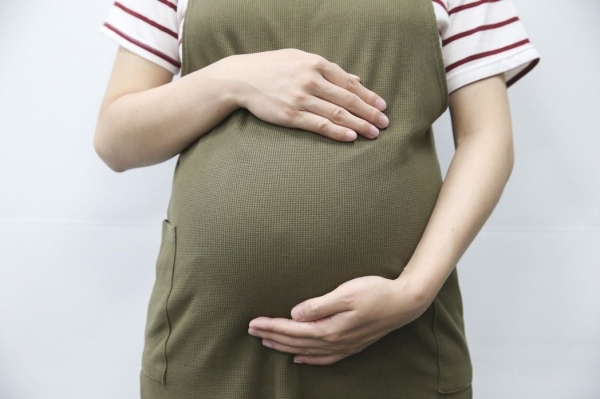 經痛+胃痛搭捷運！女學生「被阿伯逼讓座」還得意嗆：最好快統一　她「霸氣出招」讓阿伯臉垮閉嘴