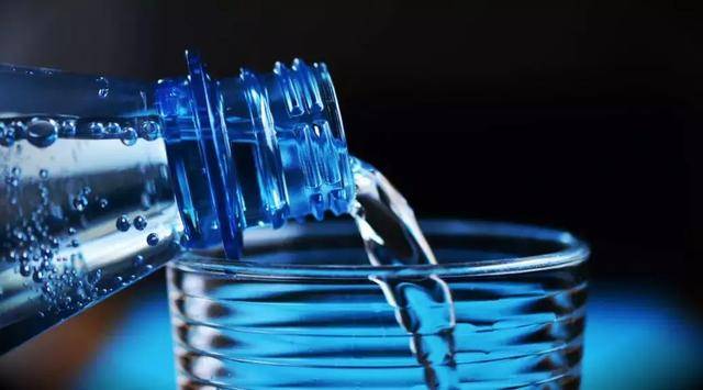 早上起床第一口水怎麼喝？2種水千萬別喝！毀腎、毀胃、毀血管