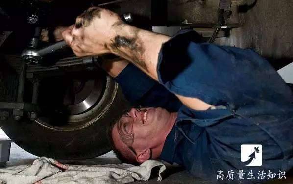 輪胎上出現這個，千萬別自行處理，後果很嚴重！為了安全都看下吧！