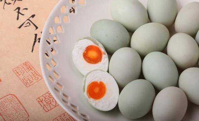 血液為什麼粘稠？與吃關係很大，醫生奉勸：這3類食物再喜歡也不要碰