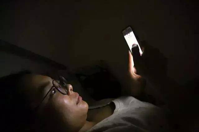 肝不好，睡覺時，會有這4種跡象，你若占1個，說明你「肝功能」已經很差了！