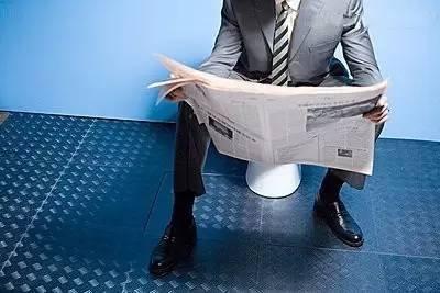 上廁所時，大便頭又硬又干、後面粘軟是什麼原因？提前了解或受益