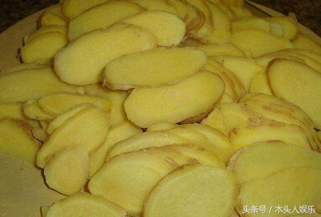 臉上長了「老年斑」，只要用一個小妙招，她激動的哭了「斑沒了」