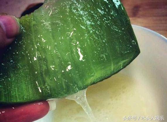 臉上長了「老年斑」，只要用一個小妙招，她激動的哭了「斑沒了」