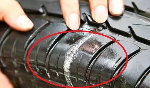 輪胎紮釘子到底拔不拔？10修車師傅教你一招，別等到車毀了才知道