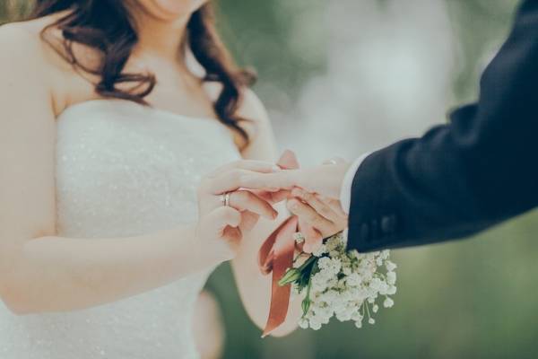 45歲中年男人的醒悟：年輕時「用心」善待妻子，老了才能陪你一生
