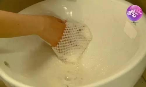 水果網套不要扔了，放在衛生間，作用超棒！一年省下不少錢！