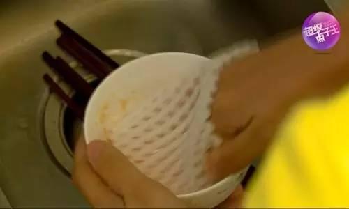 水果網套不要扔了，放在衛生間，作用超棒！一年省下不少錢！