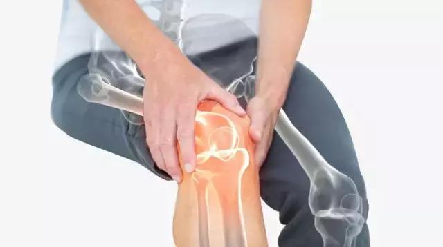 一套簡易「暖膝操」，膝關節更健康，健步如飛不是夢，值得收藏！