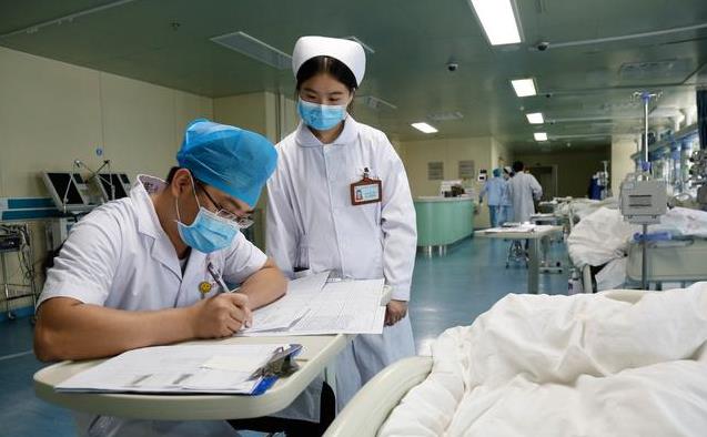 老人中獎二百萬，給四兒女發一樣訊息，只有小兒子的回復得到了這筆錢，做人不能太自私，留一些福氣給別人，才會有新的福氣進來