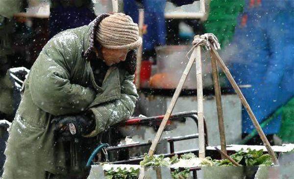 不想跟著母親一起吃苦 我選擇跟著父親 忘敲門聽到後媽的話 我懵了