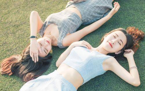 姐姐結婚六年終懷孕，給母親報喜電話沒掛，聽到對話母親心寒了