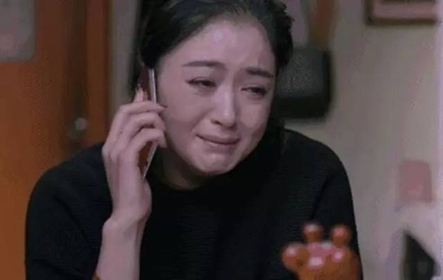 姐姐結婚六年終懷孕，給母親報喜電話沒掛，聽到對話母親心寒了