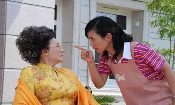 媳婦半年沒來例假，老公帶她去醫院，婆婆慌了，第二天被警察抓走