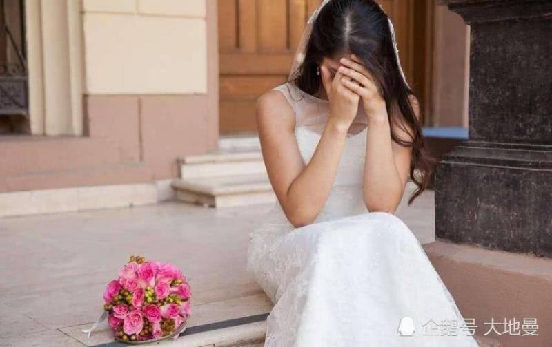父親找兒子借錢，還沒進門就被兒子轟走，回家一摸兜，傻了