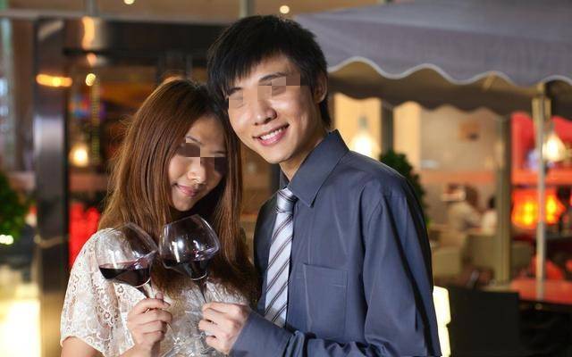 結婚當天，婆婆給我22萬改口費，打開後我嚇得說不出話，我愣了