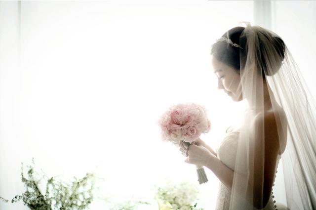 婚禮當天新娘出了車禍，被老公拋棄，傻小叔：嫂子我娶你！