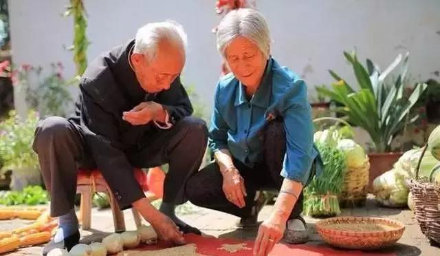 農村七旬老人一生未婚，守護初戀44年後，給她留下200萬元走了