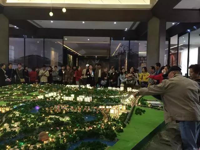 女兒婚後我給她買房，女婿知道後卻提出離婚，我笑了女兒哭了