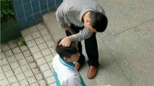 女兒忘帶課本 她請老師體罰網卻讚爆