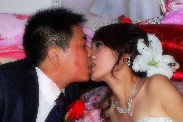 「婚禮前一周，准婆婆打電話減彩禮，準兒媳笑著讓她取消婚禮」