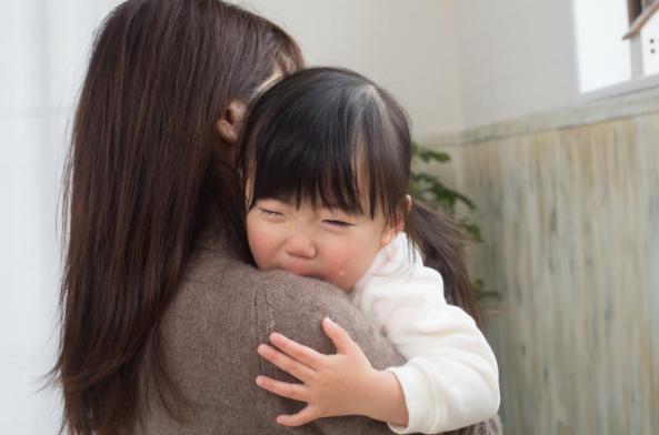 注意，帶小孩出門一定要謹防亂牽孩子的「阿桑黨」