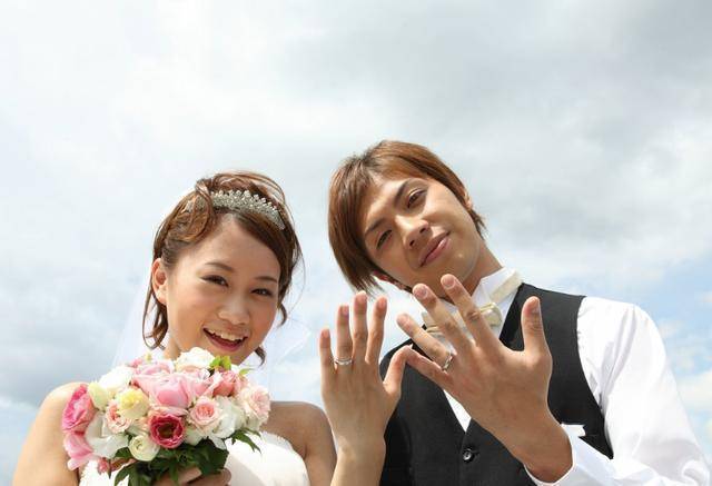 「媽，為什麼阻止我離婚，你不也很討厭她嗎？」「這婚你離不起」