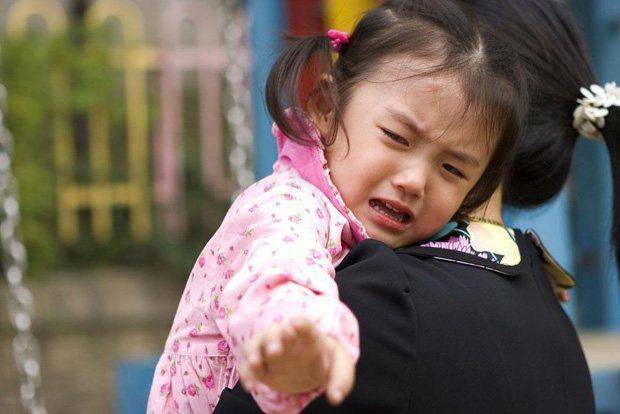 婚後回娘家，母親埋怨：「已經不是一家人了，空手回來好意思？」
