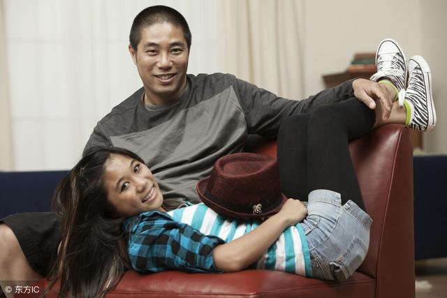 父親去世，母親改嫁，兒子道：你結婚就不要想以後我會養你